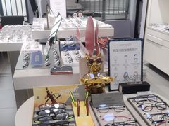 -视野联行眼镜•蔡司•依视路(温江店)