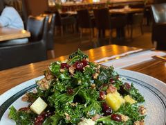 羽衣甘蓝蔓越莓洋葱芝士沙拉-SMOKI & CO(五大道店)