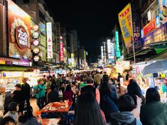 -六合夜市