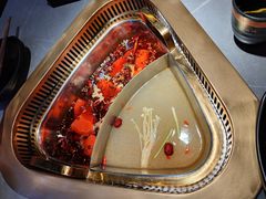 酸萝卜鸳鸯锅-鮮樂門重庆美蛙鱼头火锅(恒隆店)