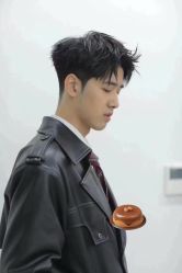 -一家只做男发烫染的店
