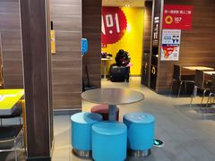 等位区-麦当劳(宽城万达店)