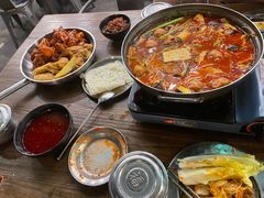 锅里挑出来的白菜根-MI WU FACTORY米屋美食工厂餐厅(绿地店)