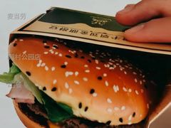 安格斯MAX厚牛培根堡-麦当劳(顾村公园店)
