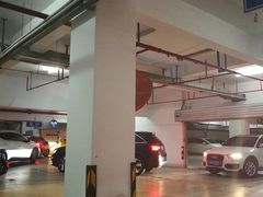 -海天商务大厦-地上停车场