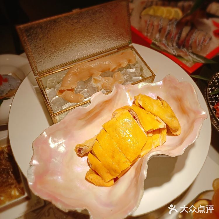 “领鲜天下·花胶鸡火锅”一碗汤底抵十张面膜✌