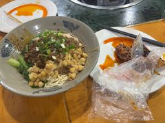 -丁丁猫重庆小面(徐州路店)