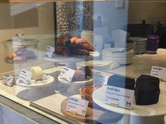 面包甜点陈列柜-大酉·M Coffee(北京美术馆店)