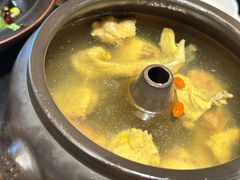 -云海肴·汽锅鸡·云南菜(天山百盛优客店)