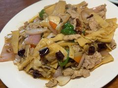 兴坪小炒肉-老街坊餐吧