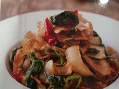 烤蘑菇炒菠菜-京尊烤鸭店JINGZUN(春秀路店)