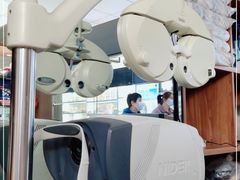 -黄益静眼镜行