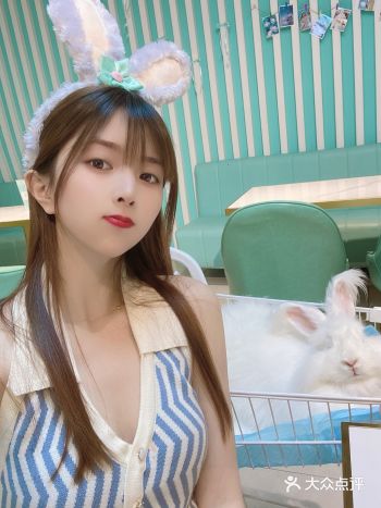 周末探店｜Tiffany蓝撸兔兔馆