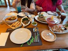 -Chom Cafe and Restaurant