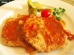 米兰猪扒(RMB30上面的汁不错)-露西亚咖啡西餐厅(哈尔滨俄侨纪念馆店)