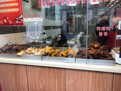 -狗撵鸭(泰山公寓店)