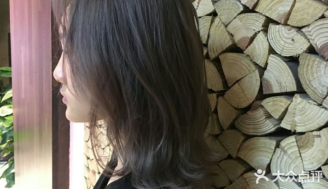其实短发不一定要剪得很短，锁骨位置