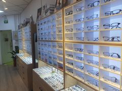 -天空之镜眼镜店蔡司依视路配镜授权零售店(望京颐堤港店)