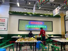 大堂-晓彭肥肠鸡·泡椒鸡火锅(水木天地店)