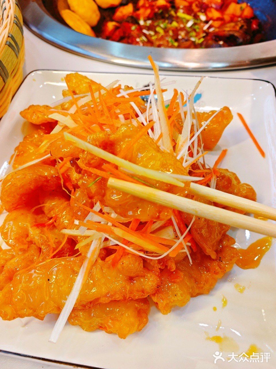 炖鱼配二人转！蓟州这家店太会了