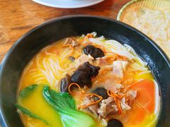金汤土鸡米线-桥香园过桥米线(国贸店)