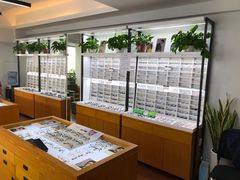 -视野联行眼镜•蔡司•依视路(温江店)