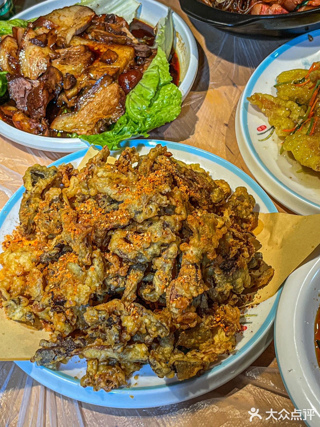 东北同事的老乡开的，88三人餐💰，锅包肉不能更正宗了