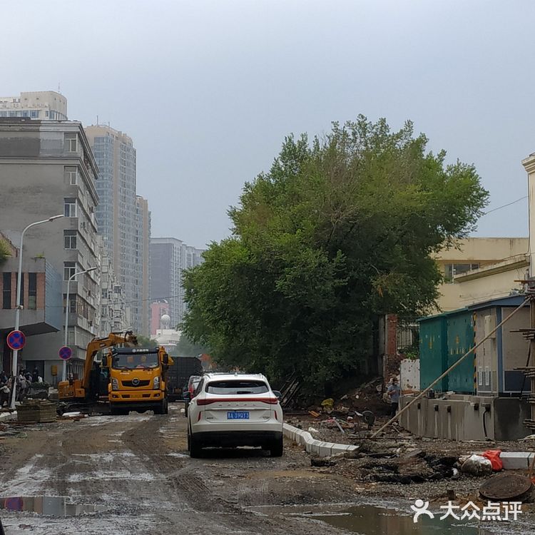 冒雨去探查鱼市搬迁进度
