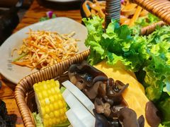 -老牌坊云南鱼豆花火锅(爱建店)