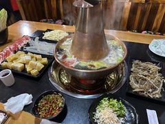 -果松木炭酸菜铜火锅·外婆参鸡汤