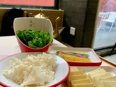 -毛辣果·贵州红酸汤牛肉火锅(西单店)
