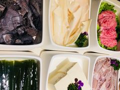 -海底捞火锅鲜切牛肉主题店(长寿路店)