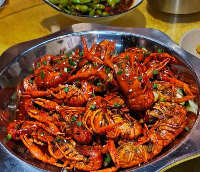 潜江虾王-"潜江虾王真的很不错!虾烧的很有味道!服务.