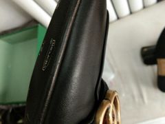 -京伟修鞋洗鞋奢侈品皮具护理店