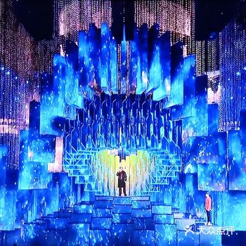 5G+8K+AI，使得整个舞台看起来绚烂夺目！