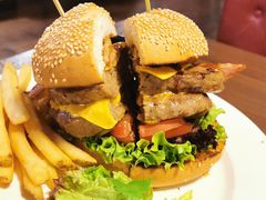 经典双层牛肉堡-拉亚汉堡经典餐厅(商城路店)