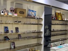 -视野联行眼镜•蔡司•依视路(温江店)