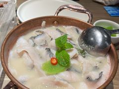 酸汤嫩鱼片-小大董·烤鸭(凤凰汇店)