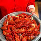 人生建议：一定要带朋友来吃这家的烧烤小龙虾
