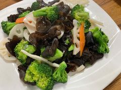 -溢心园香河肉饼总店
