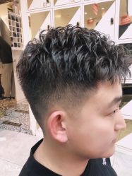 -托尼盖·烫发·染发·专业店