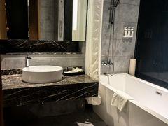 -上海虹桥西郊假日酒店