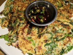 海鲜葱饼-富乐满韩国正宗炸鸡韩国料理(虹泉路店)