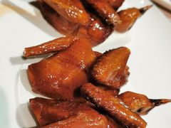 脆皮乳鸽-荣轩(新荣记环球金融中心店)