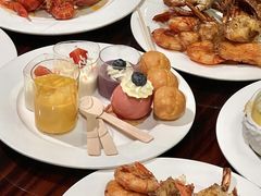 -广州万富希尔顿酒店·感趣自助餐厅·金秋蟹宴生蚝海鲜刺身