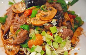 Spicy Yellow Beef Noodles