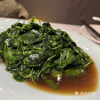 周末去莘庄吃了一家开了好多年的本帮菜，点了老三样