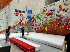 -ROCKPLUS攀岩馆(环宇城店)