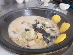 -粘豆包柴火铁锅炖
