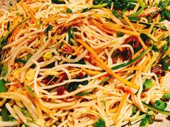 拌均匀的鸡丝凉米线-味道云南·云朵山歌(东方都会广场店)